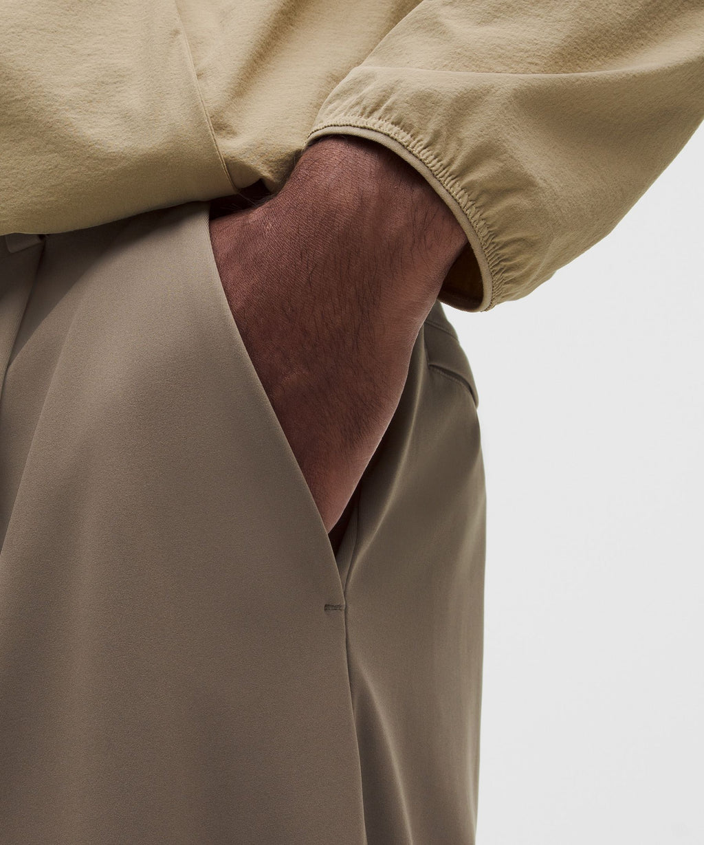 Men's Daydrift Relaxed-Fit Pleated TrouserShorter