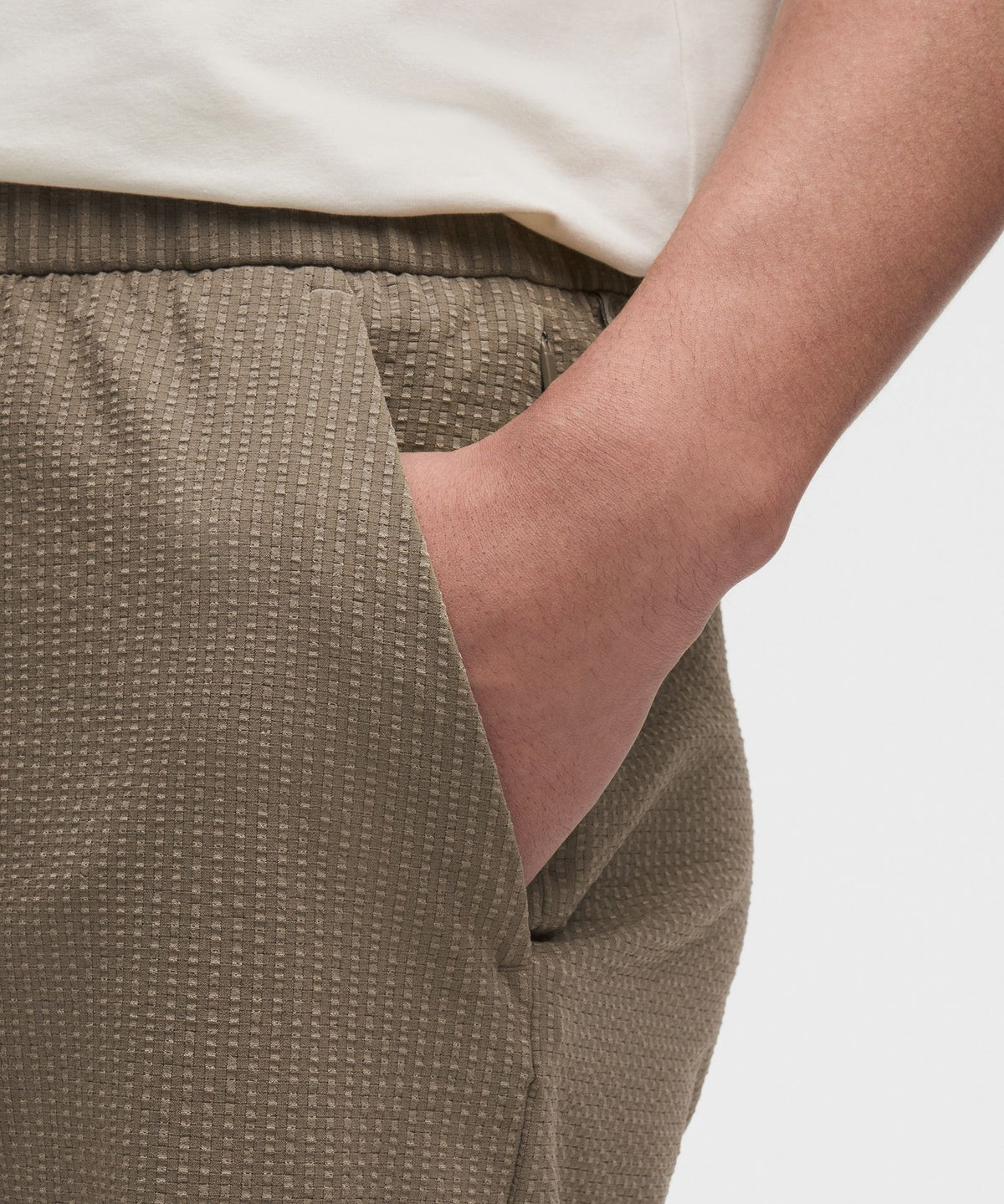 ABC Textured WovenAir Pull-On Short 7"