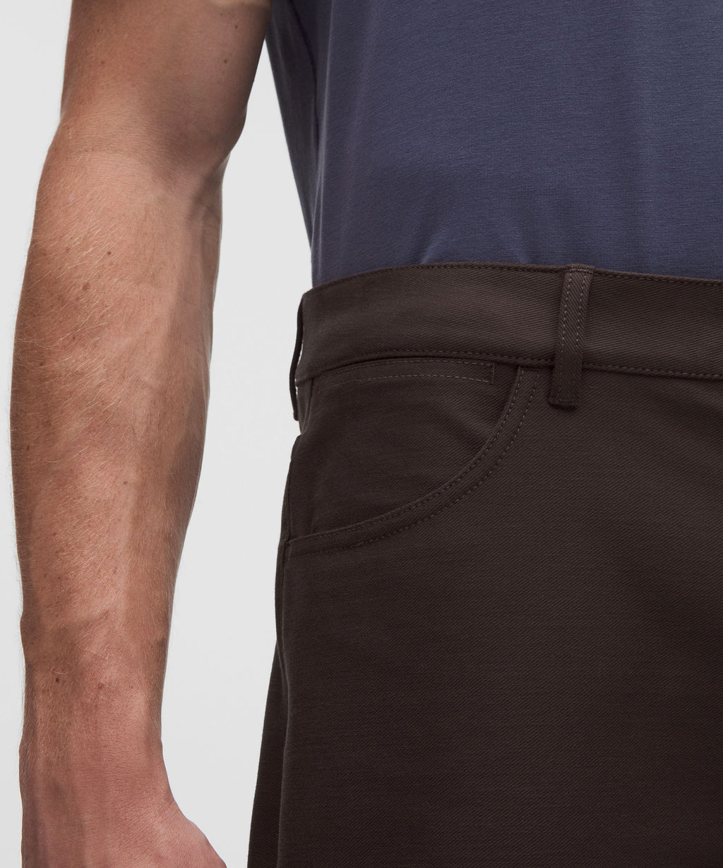EasyFive Relaxed-Fit Short 7"