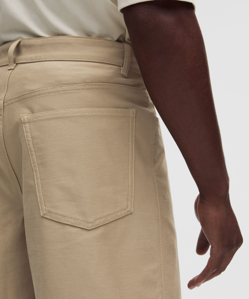 EasyFive Relaxed-Fit Short 7"