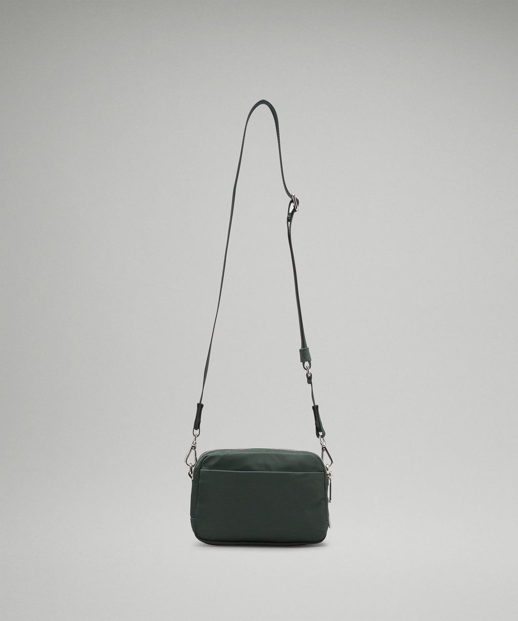 Everywhere Crossbody Bag 2LMetal Hardware