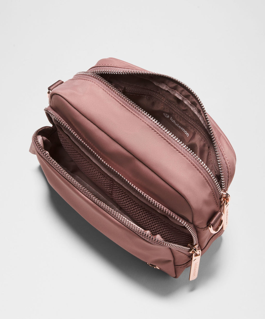 Everywhere Crossbody Bag 2LMetal Hardware