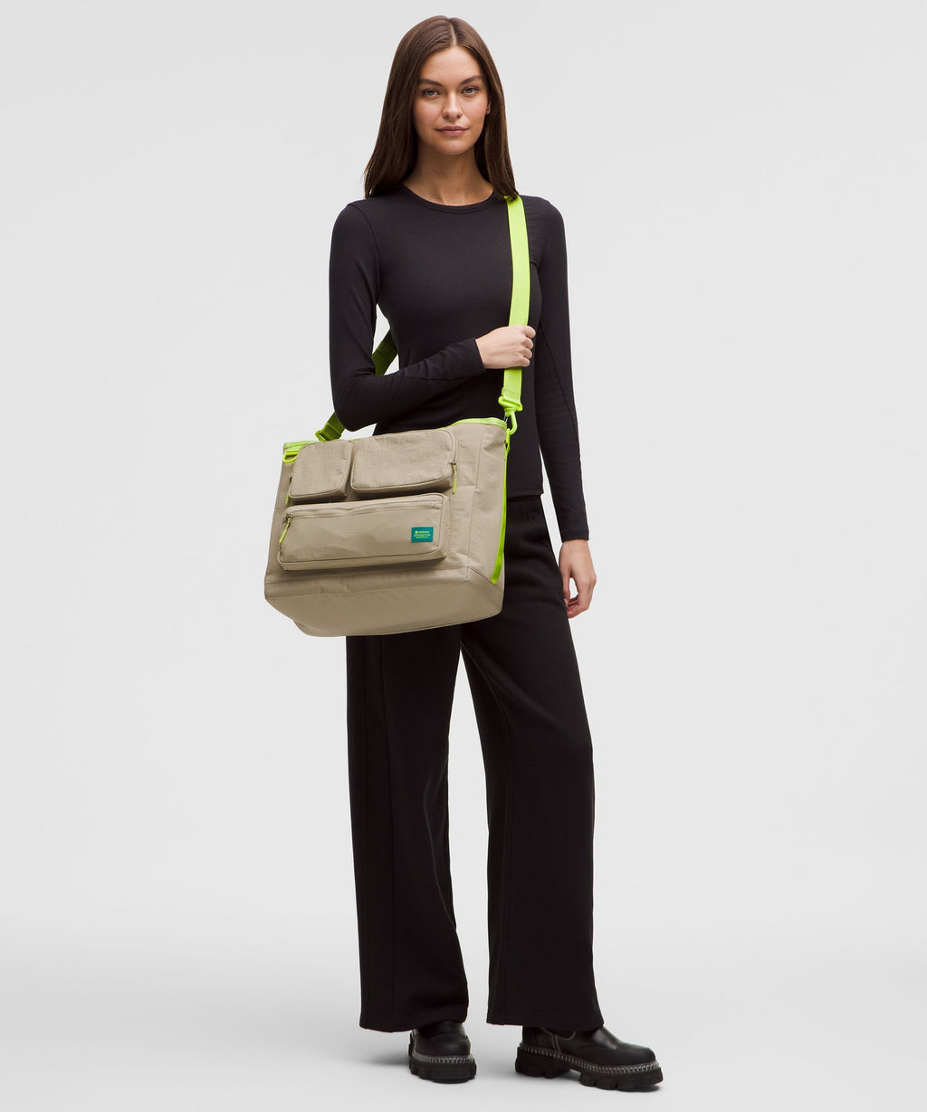 Multi-Pocket Tote Bag 19.5L