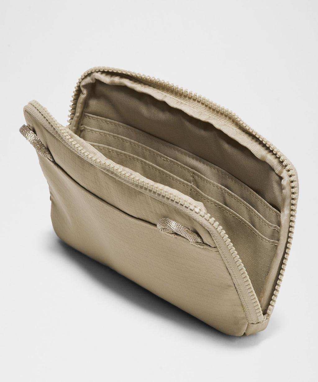 Multi-Pocket Tote Bag 19.5L