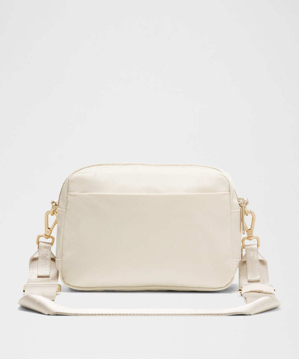Everywhere Crossbody 3L LargeMetal Hardware
