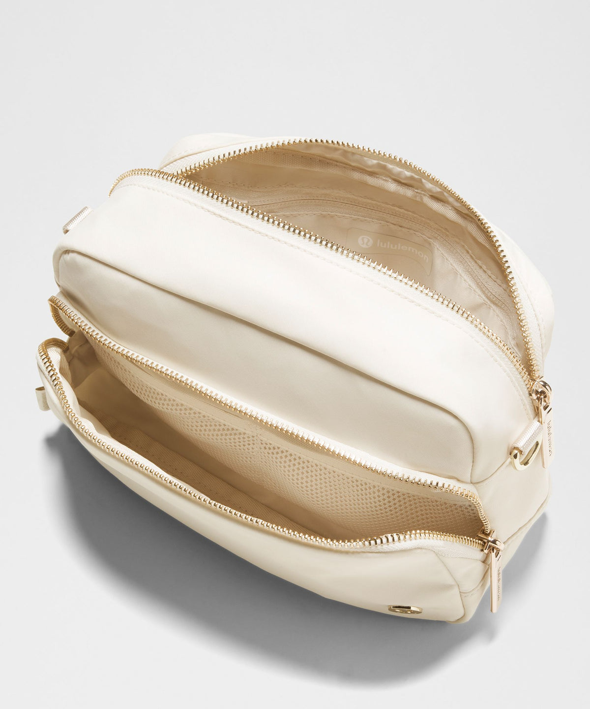 Everywhere Crossbody 3L LargeMetal Hardware