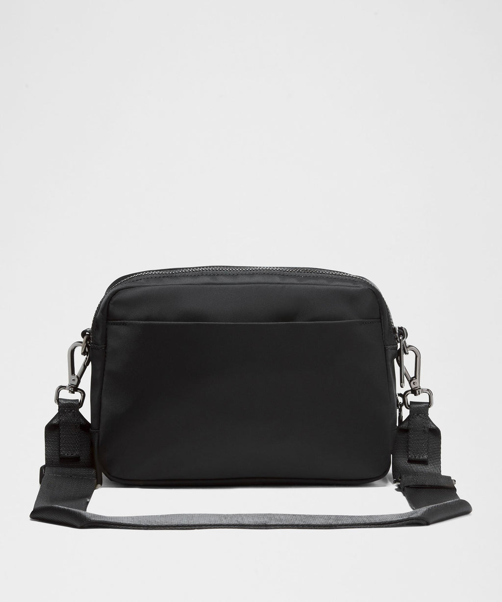 Everywhere Crossbody 3L LargeMetal Hardware