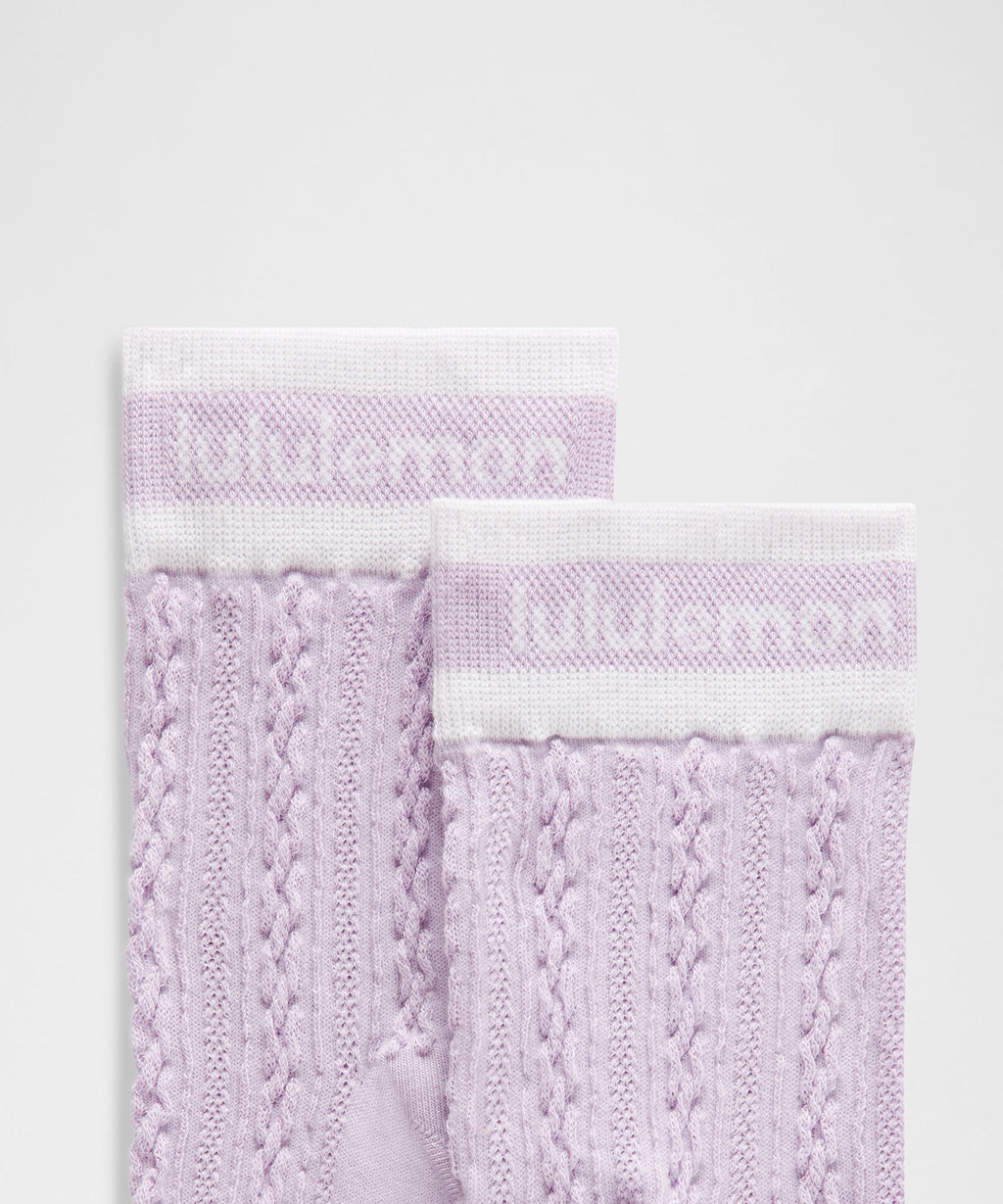 Unisex Cable-Knit Quarter Socks