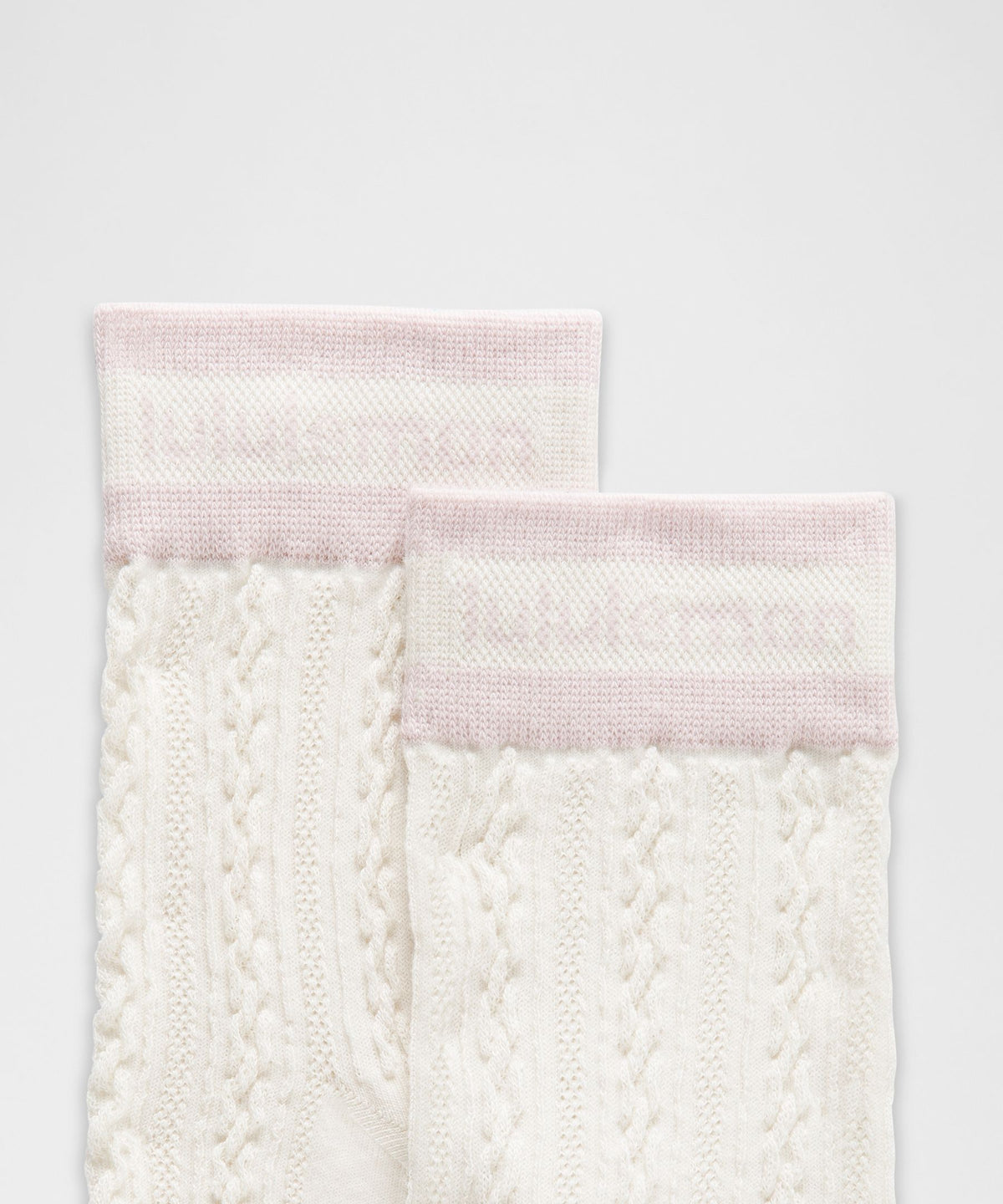 Unisex Cable-Knit Quarter Socks