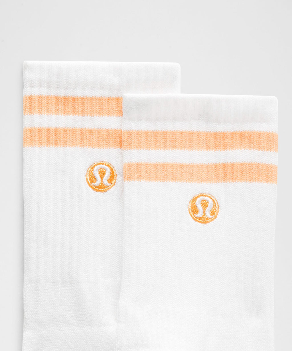 Unisex Daily Essential Quarter SocksStripe