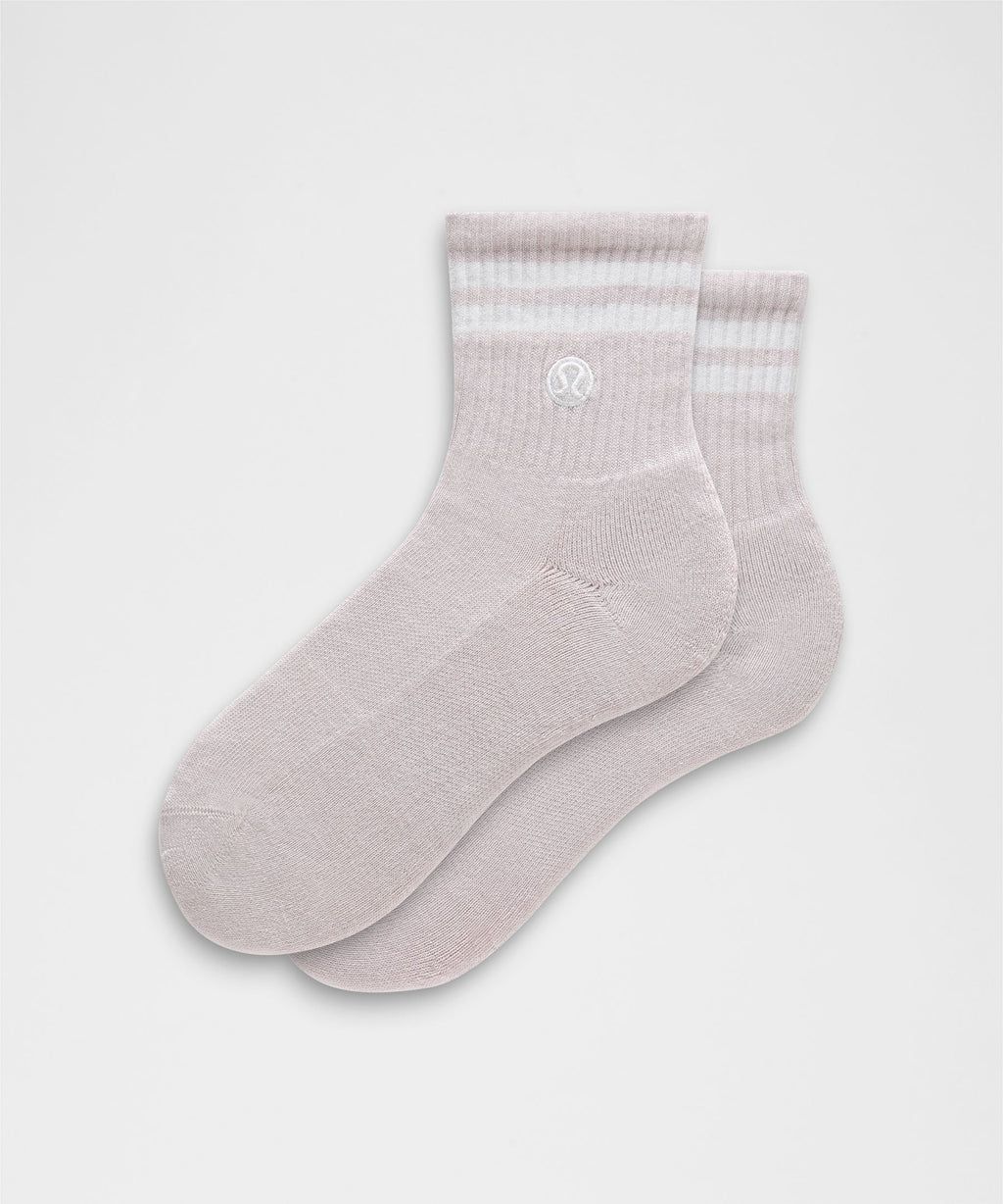 Unisex Daily Essential Quarter SocksStripe