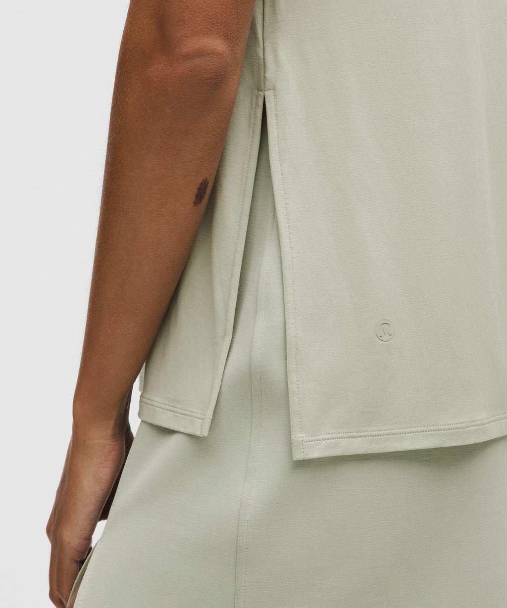 SilkyAppeal Side-Slit Tank Top
