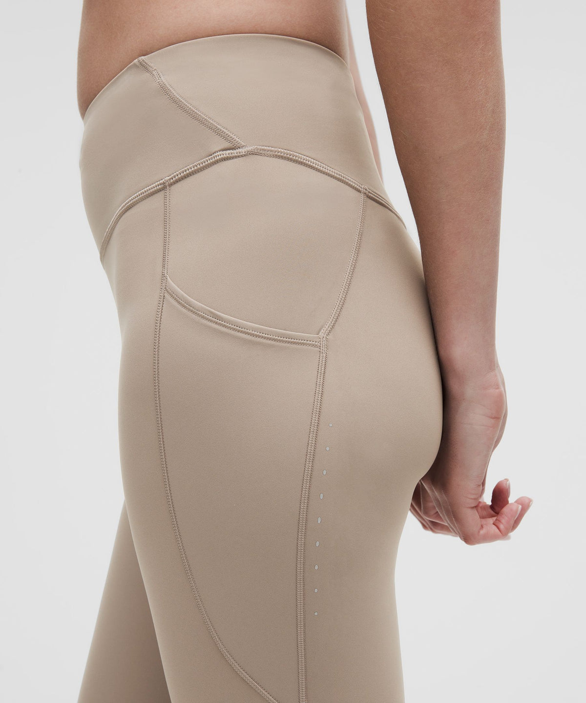 Fast and Free High-Rise Tight 28"5 Pocket