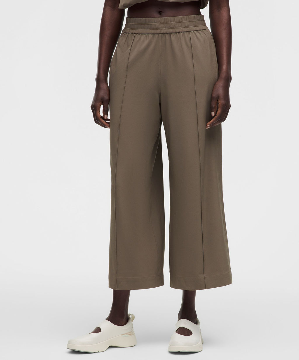Breezily Mid-Rise Cropped Pant