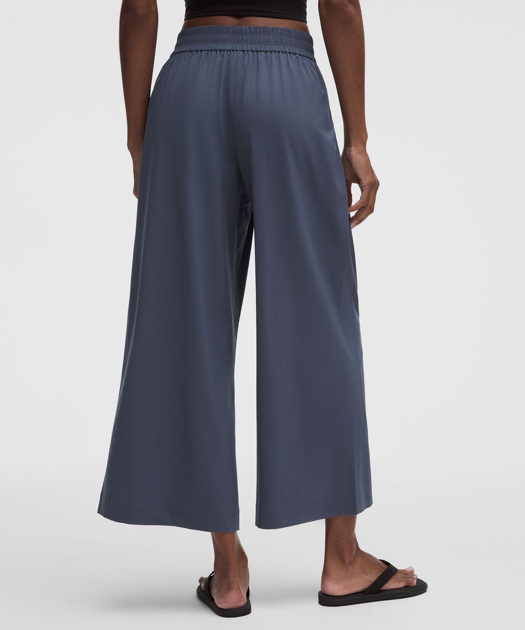 Breezily Mid-Rise Cropped Pant