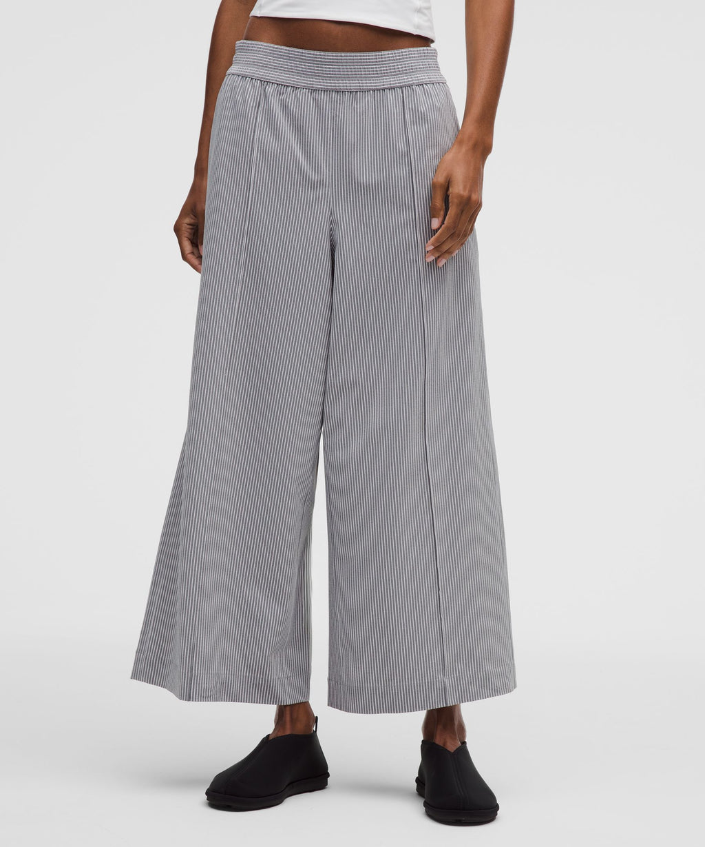 Breezily Mid-Rise Cropped Pant