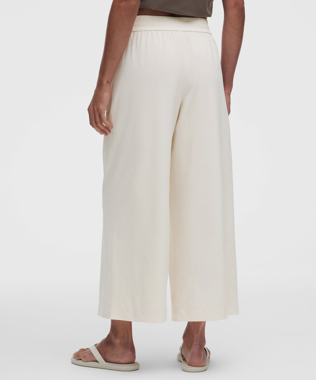 Breezily Mid-Rise Cropped Pant