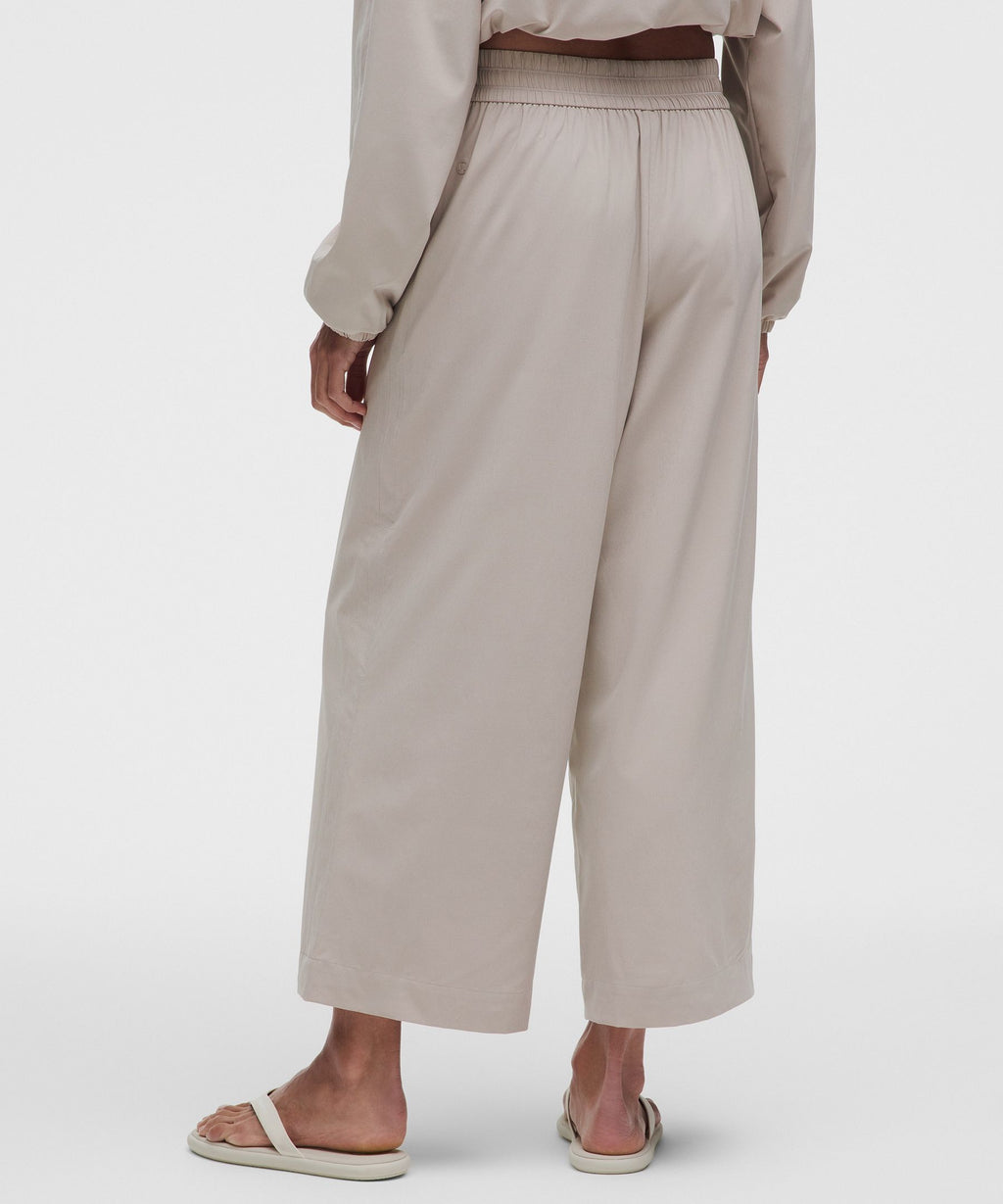 Breezily Mid-Rise Cropped Pant