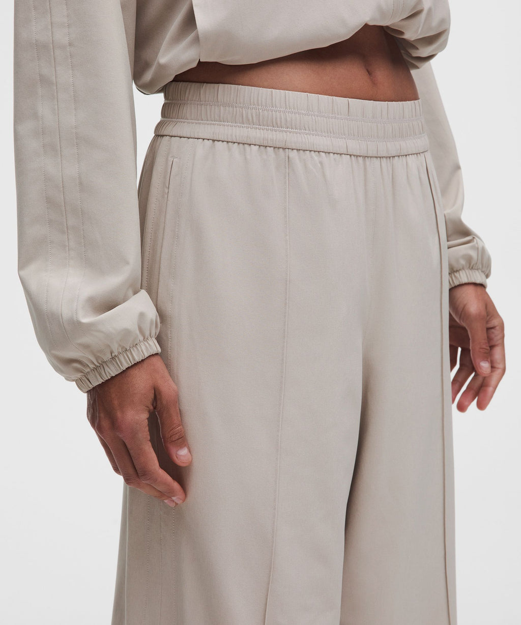 Breezily Mid-Rise Cropped Pant