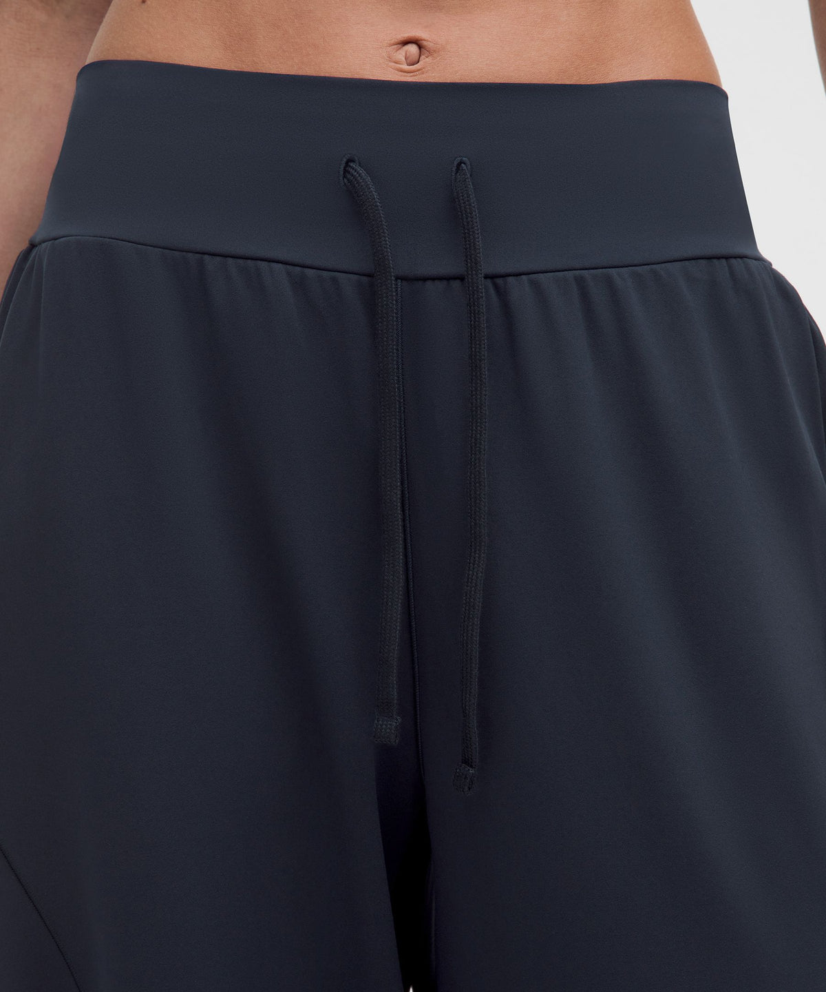 Groove Low-Rise Relaxed Cinch PantRegular
