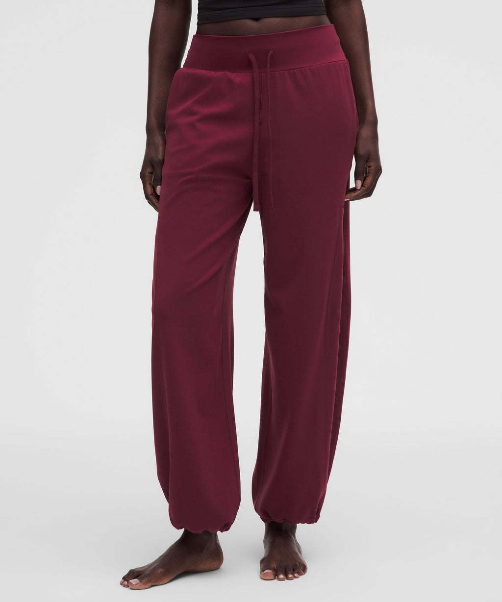 Groove Low-Rise Relaxed Cinch PantRegular