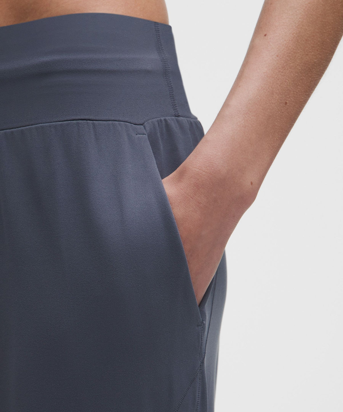 Groove Low-Rise Relaxed Cinch PantRegular