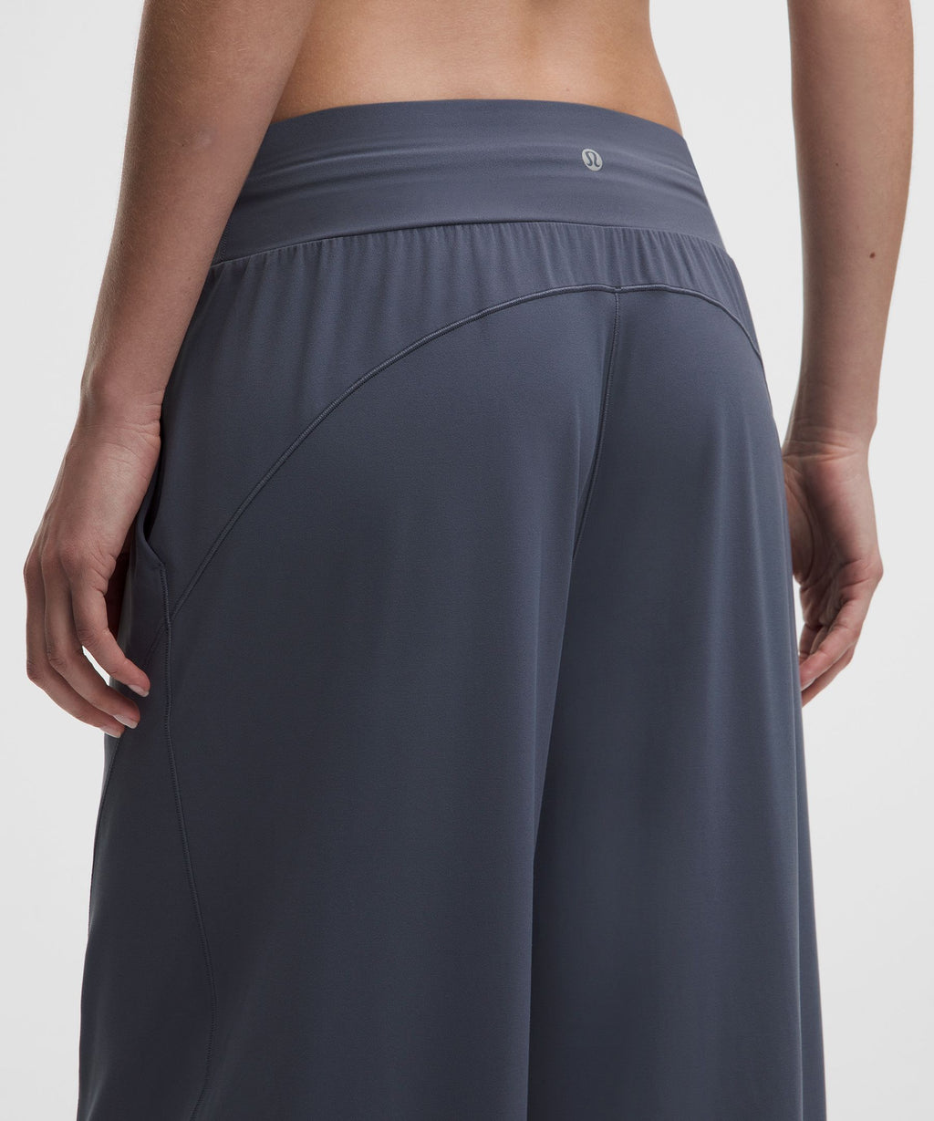 Groove Low-Rise Relaxed Cinch PantRegular