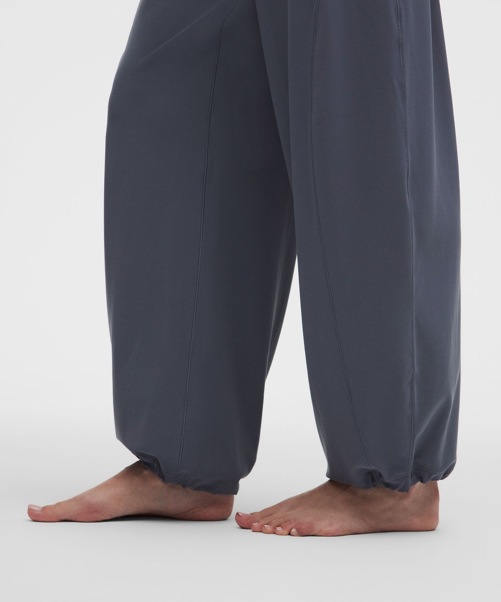 Groove Low-Rise Relaxed Cinch PantRegular