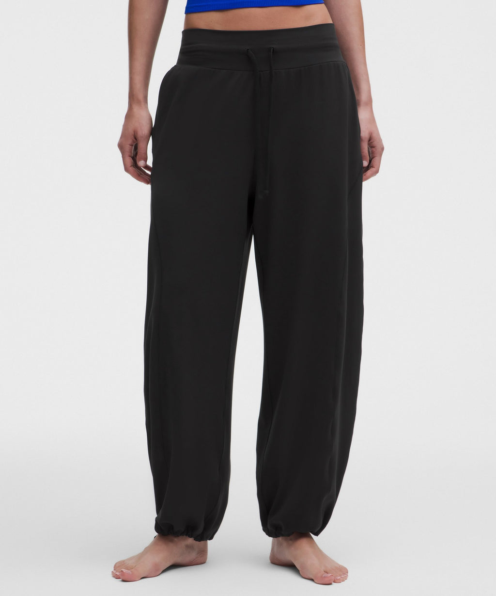 Groove Low-Rise Relaxed Cinch PantRegular