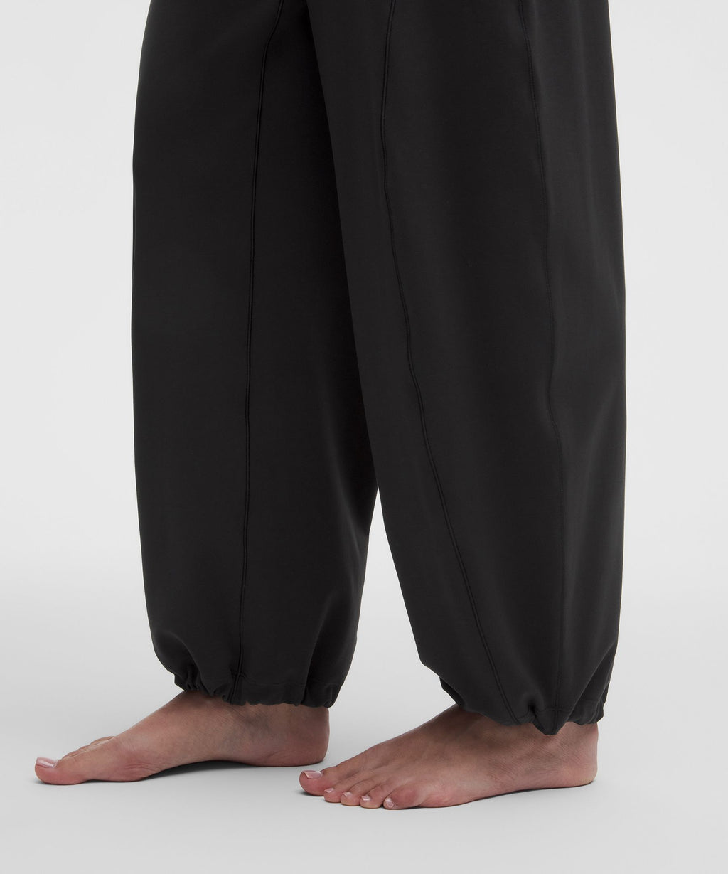Groove Low-Rise Relaxed Cinch PantRegular