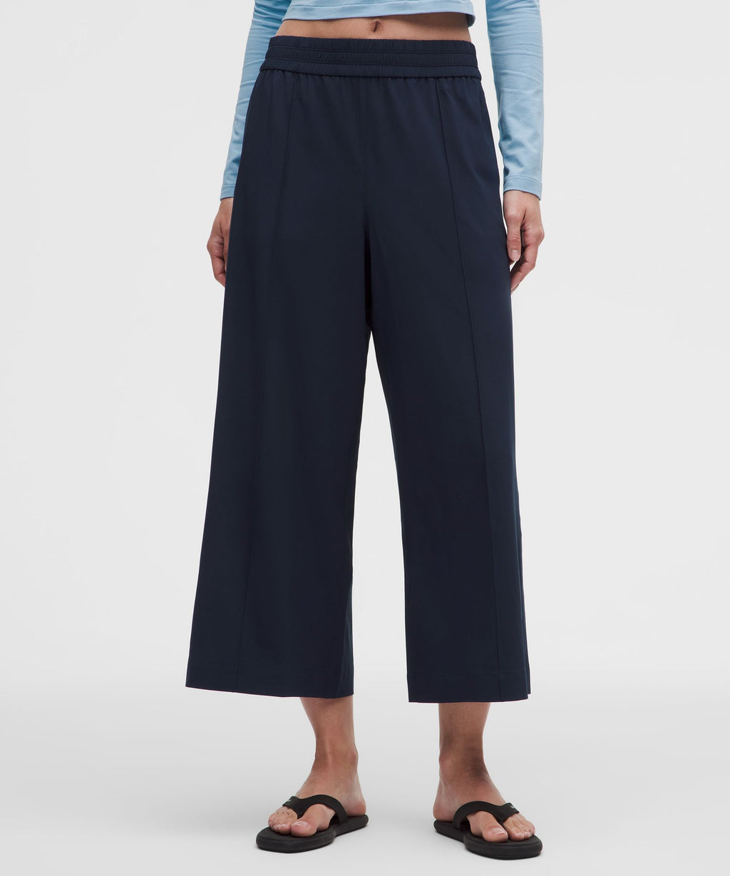 Breezily Mid-Rise Cropped Pant