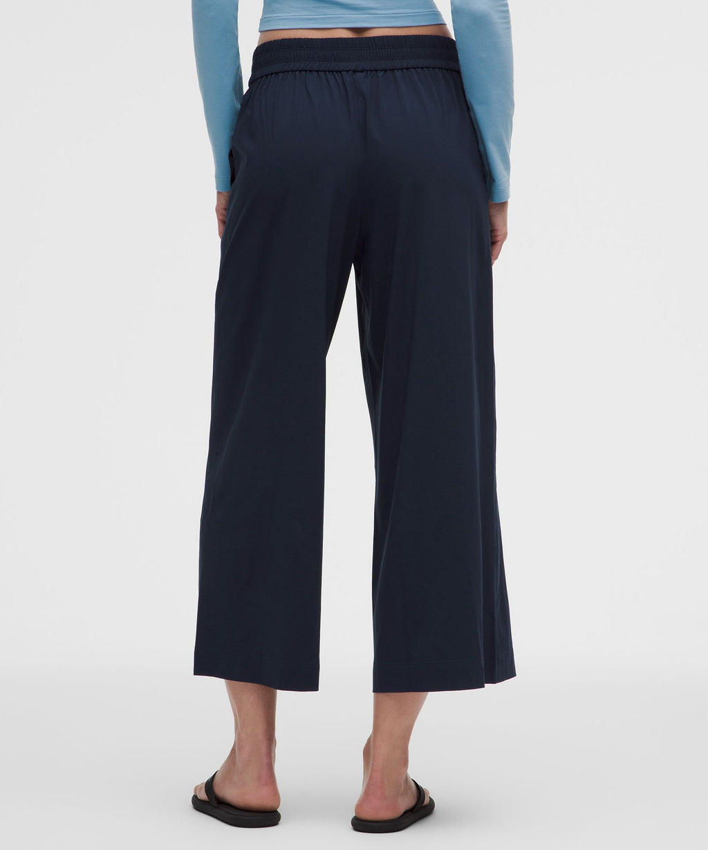 Breezily Mid-Rise Cropped Pant