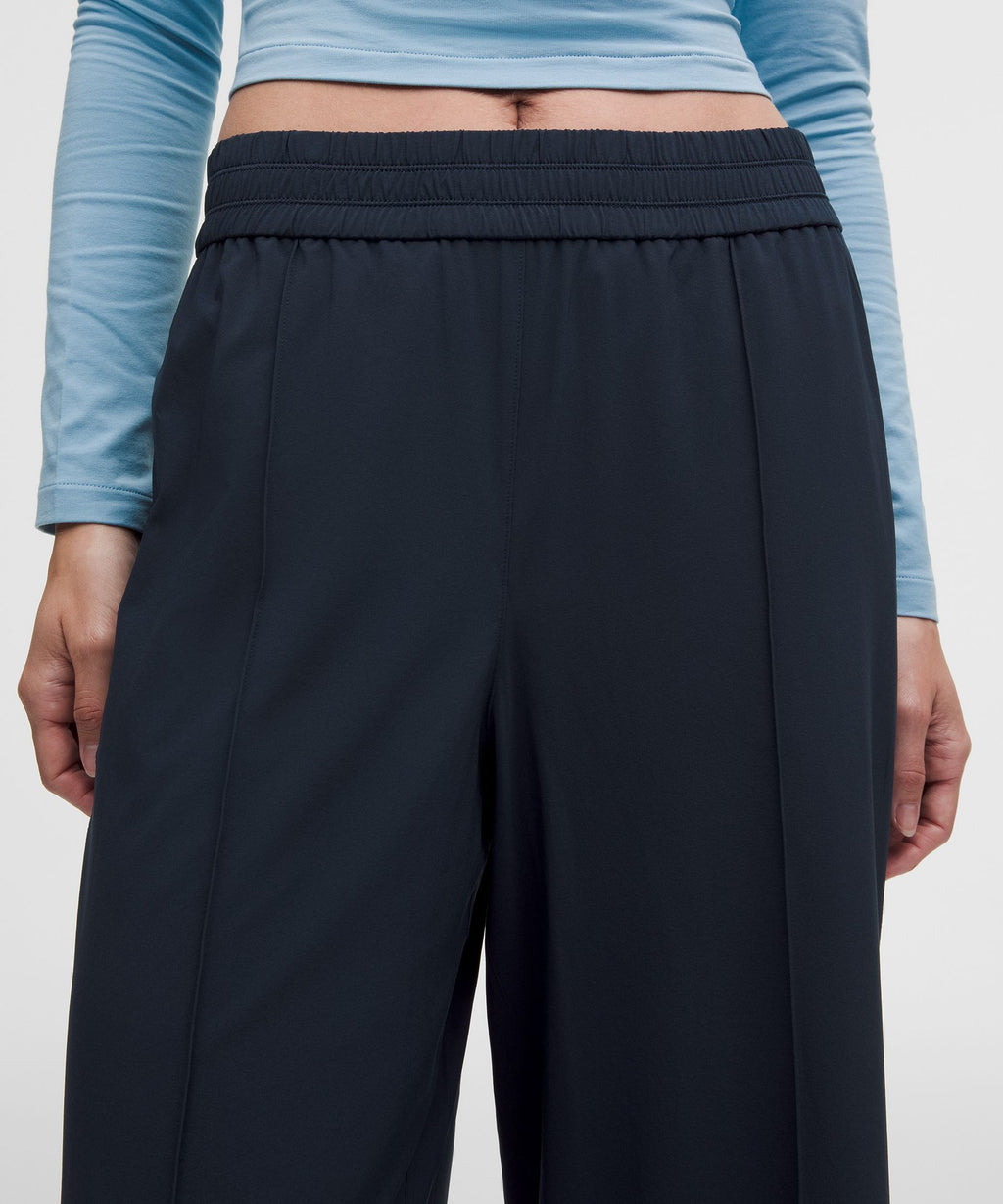 Breezily Mid-Rise Cropped Pant