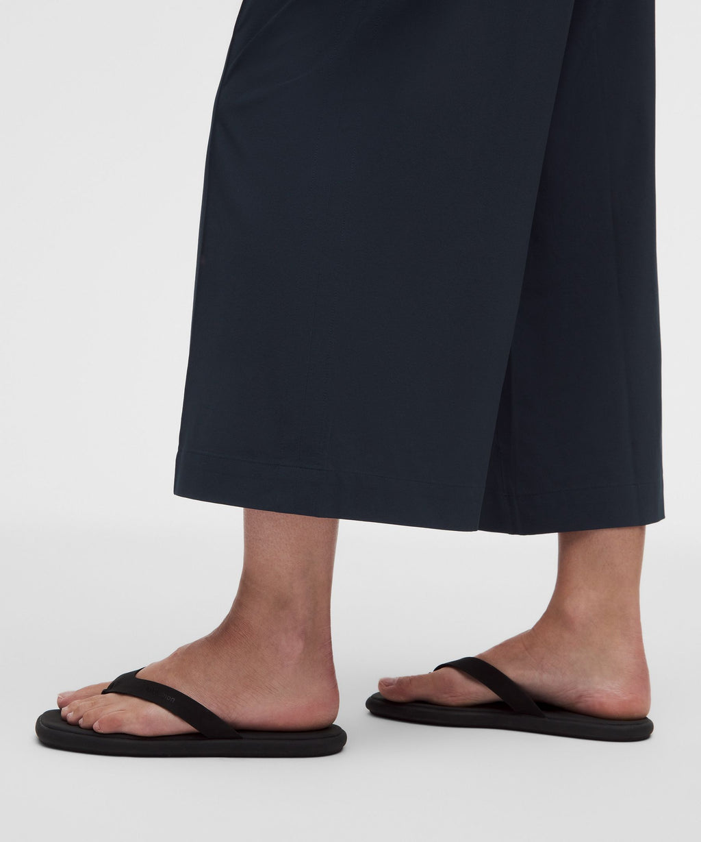 Breezily Mid-Rise Cropped Pant