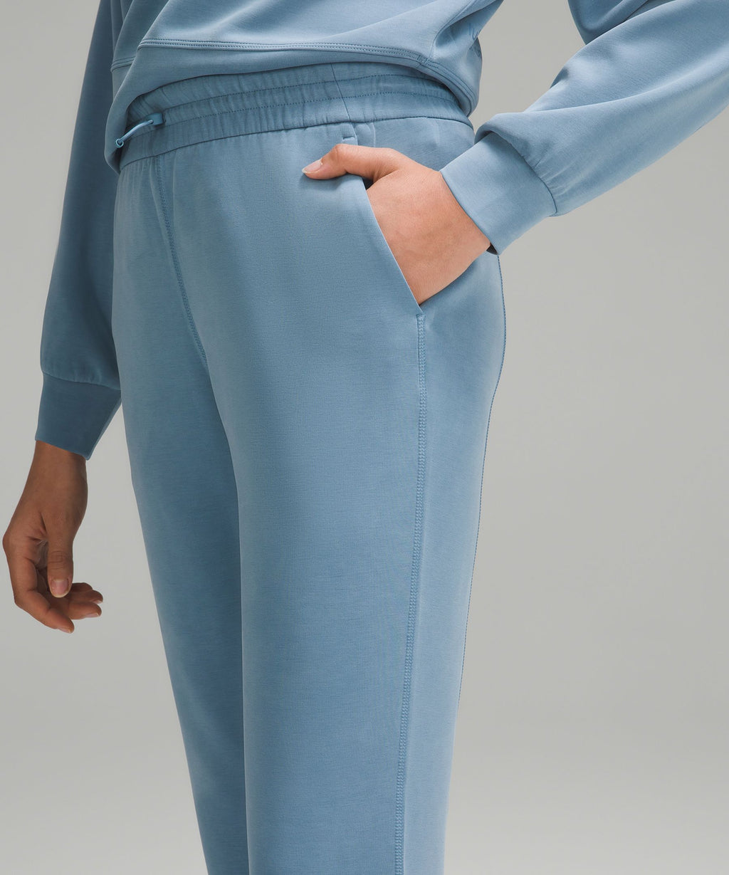 Softstreme High-Rise Straight-Leg Cropped Pant