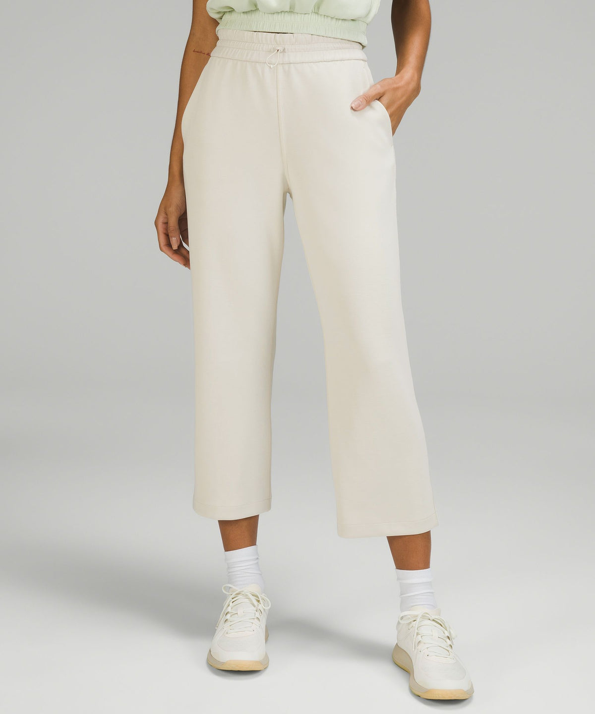 Softstreme High-Rise Straight-Leg Cropped Pant