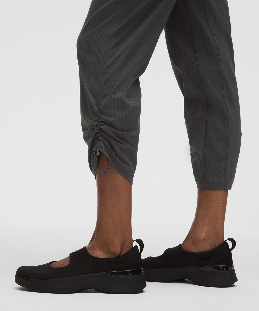 Dance Studio Mid-Rise Cropped Pant