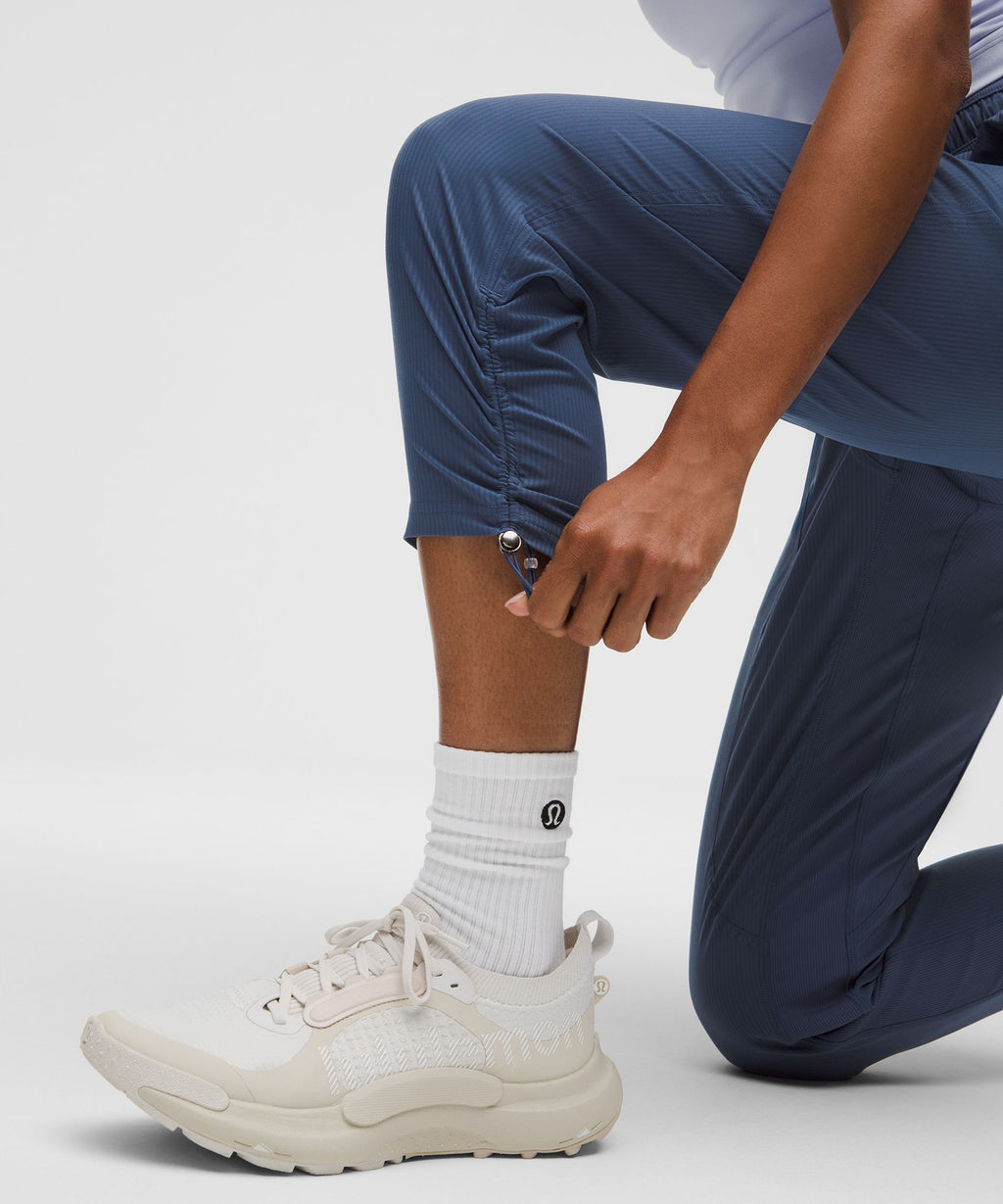 Dance Studio Mid-Rise Cropped Pant