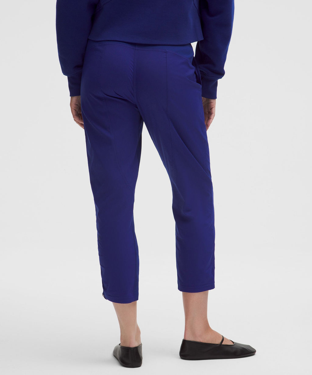 Dance Studio Mid-Rise Cropped Pant