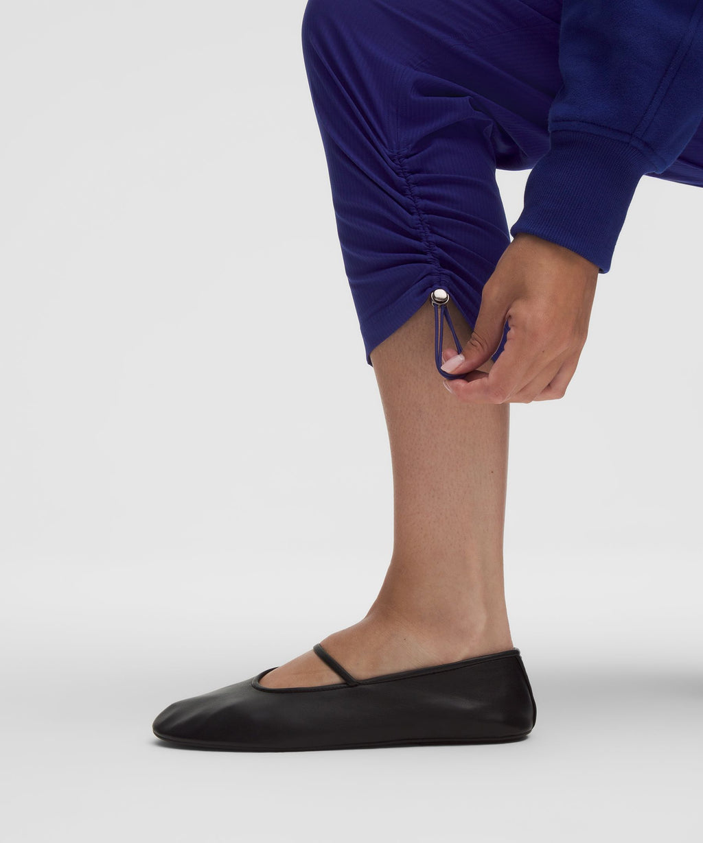 Dance Studio Mid-Rise Cropped Pant