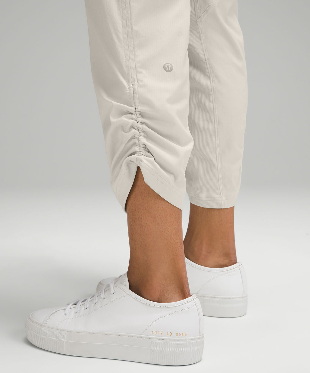 Dance Studio Mid-Rise Cropped Pant