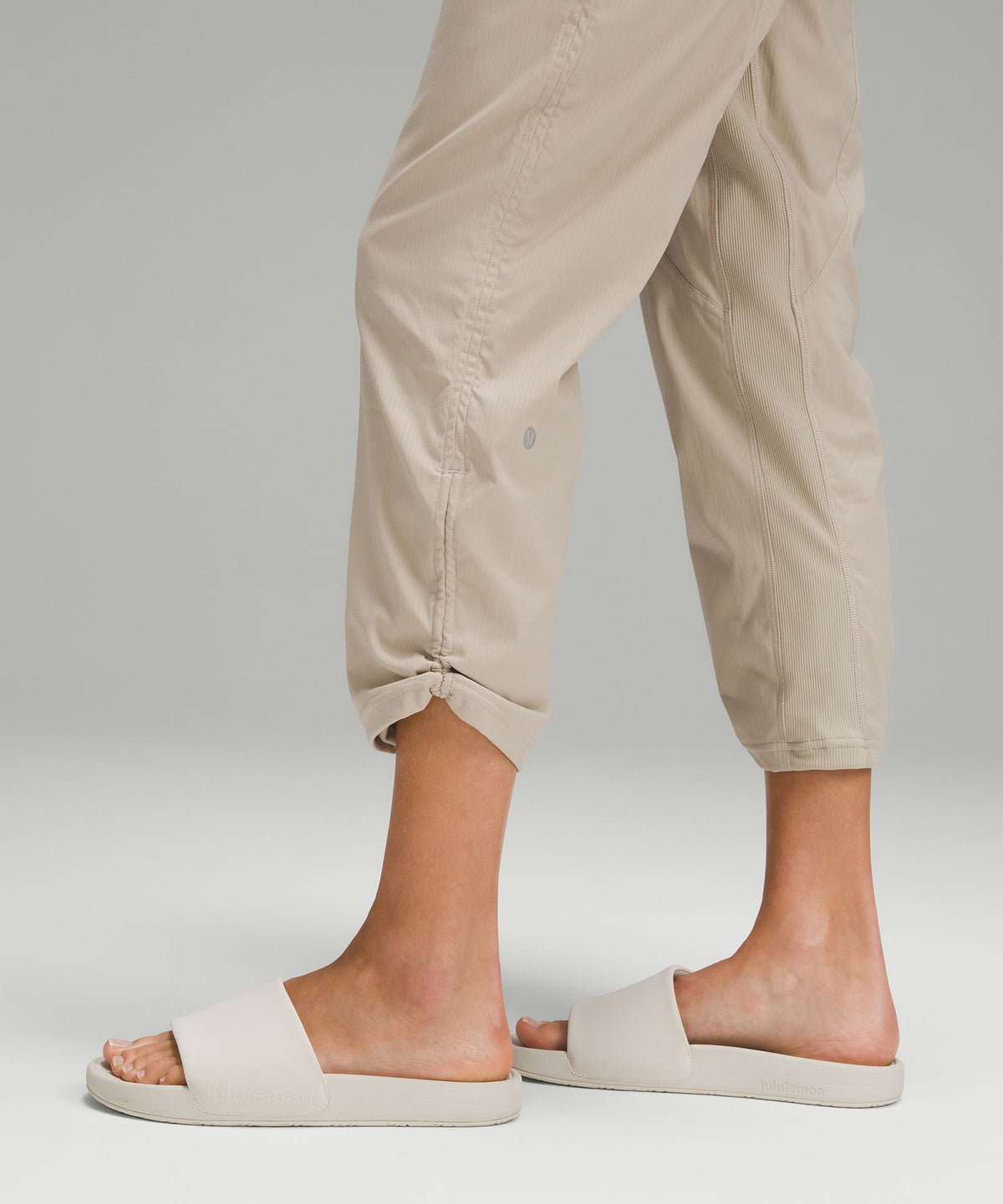 Dance Studio Mid-Rise Cropped Pant