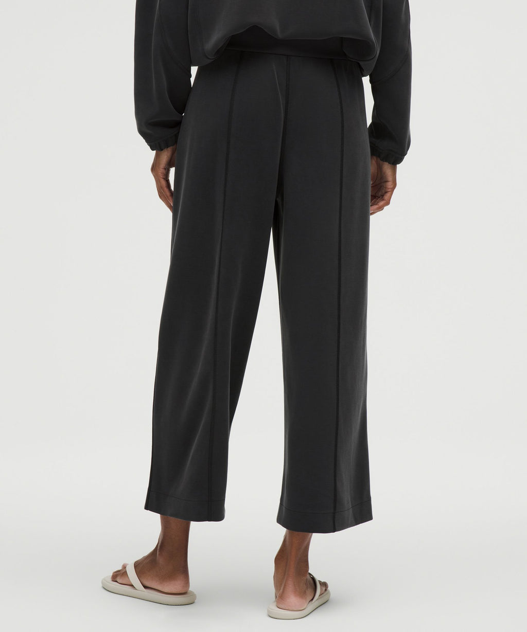 Softstreme High-Rise Wide-Leg Cropped Pant
