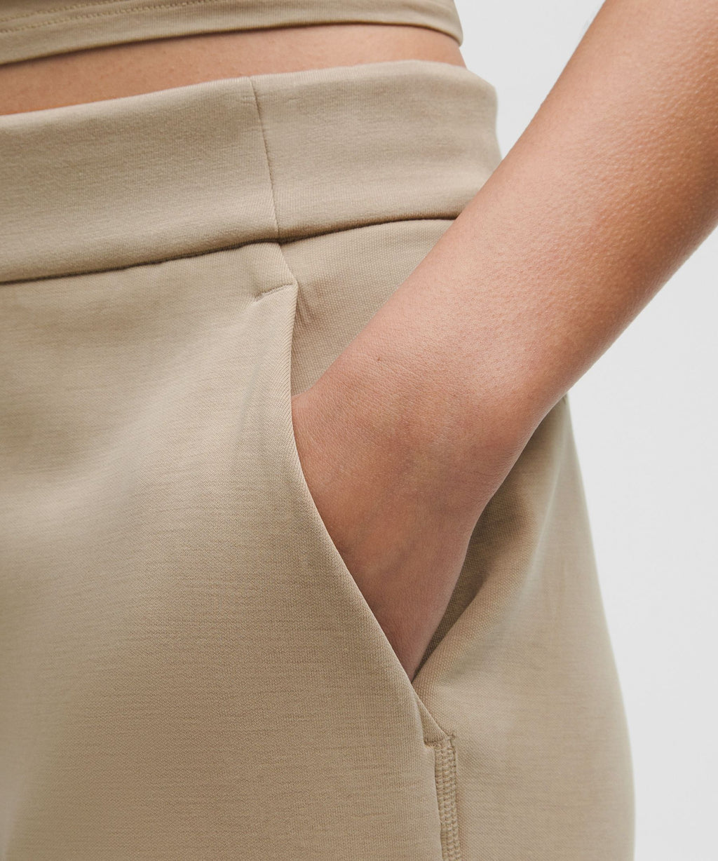 Softstreme High-Rise Wide-Leg Cropped Pant