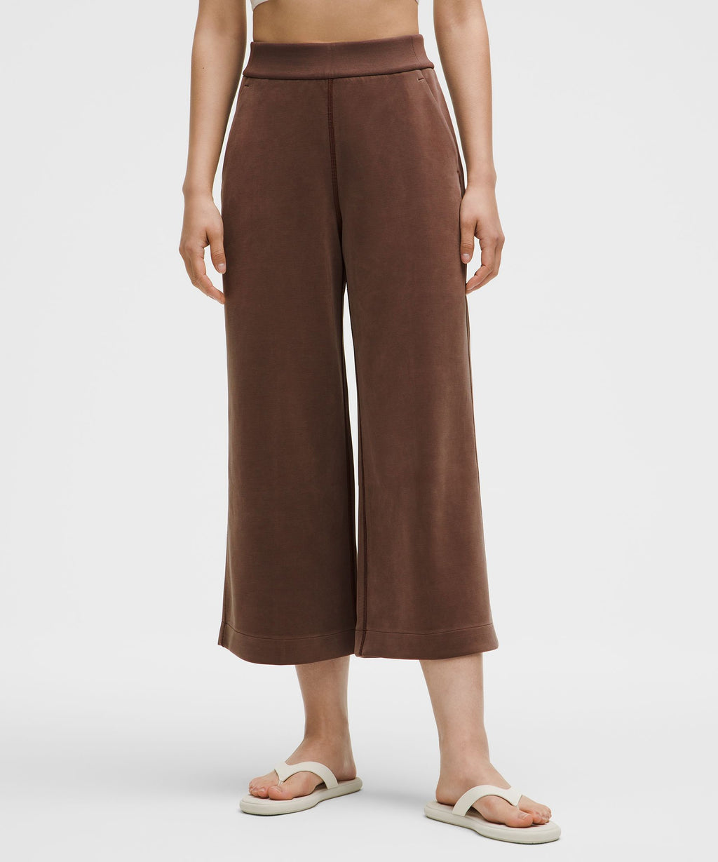 Softstreme High-Rise Wide-Leg Cropped Pant