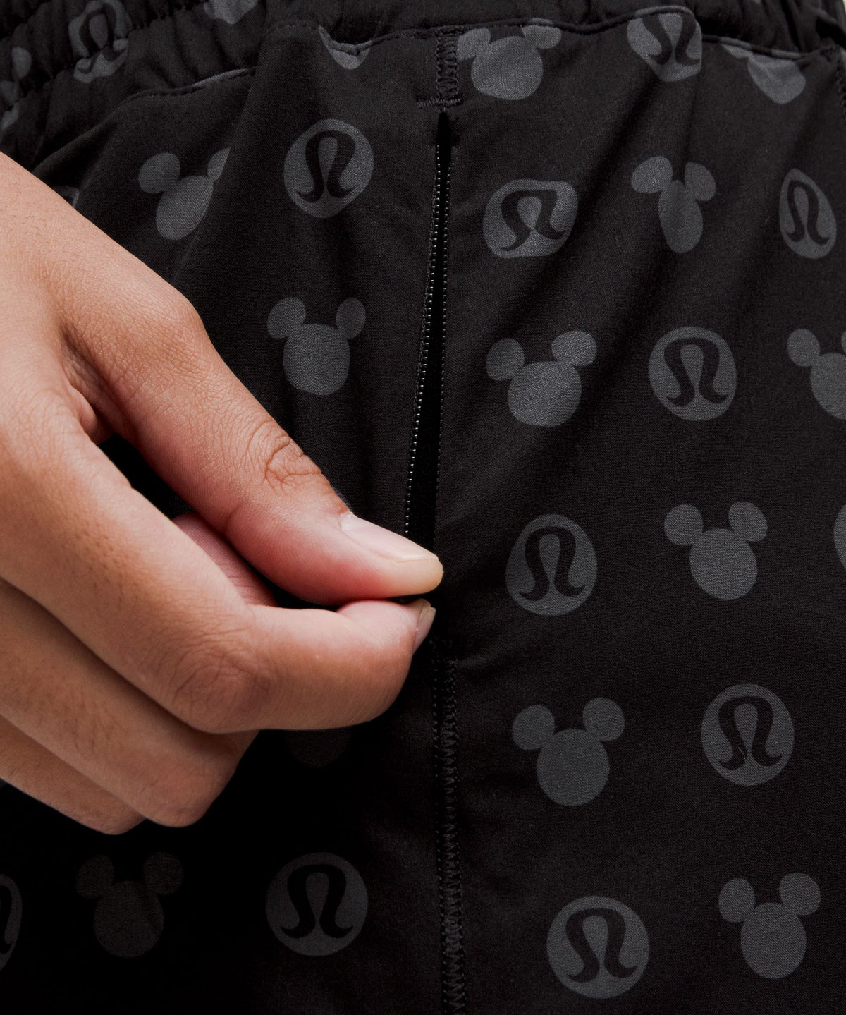 Disney x lululemonHotty Hot High-Rise Short 4"