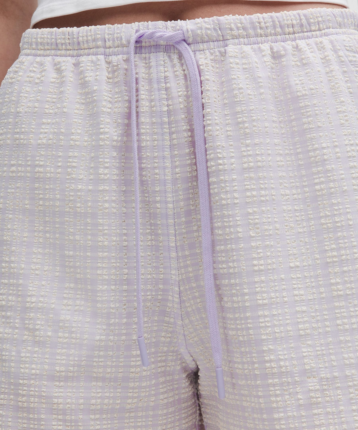 Seersucker Check Mid-Rise Pull-On Short 3"