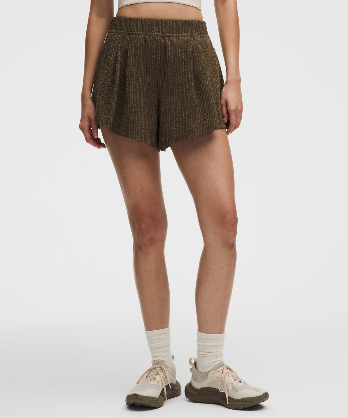 Seersucker WovenAir High-Rise Pleated Short 3.5"