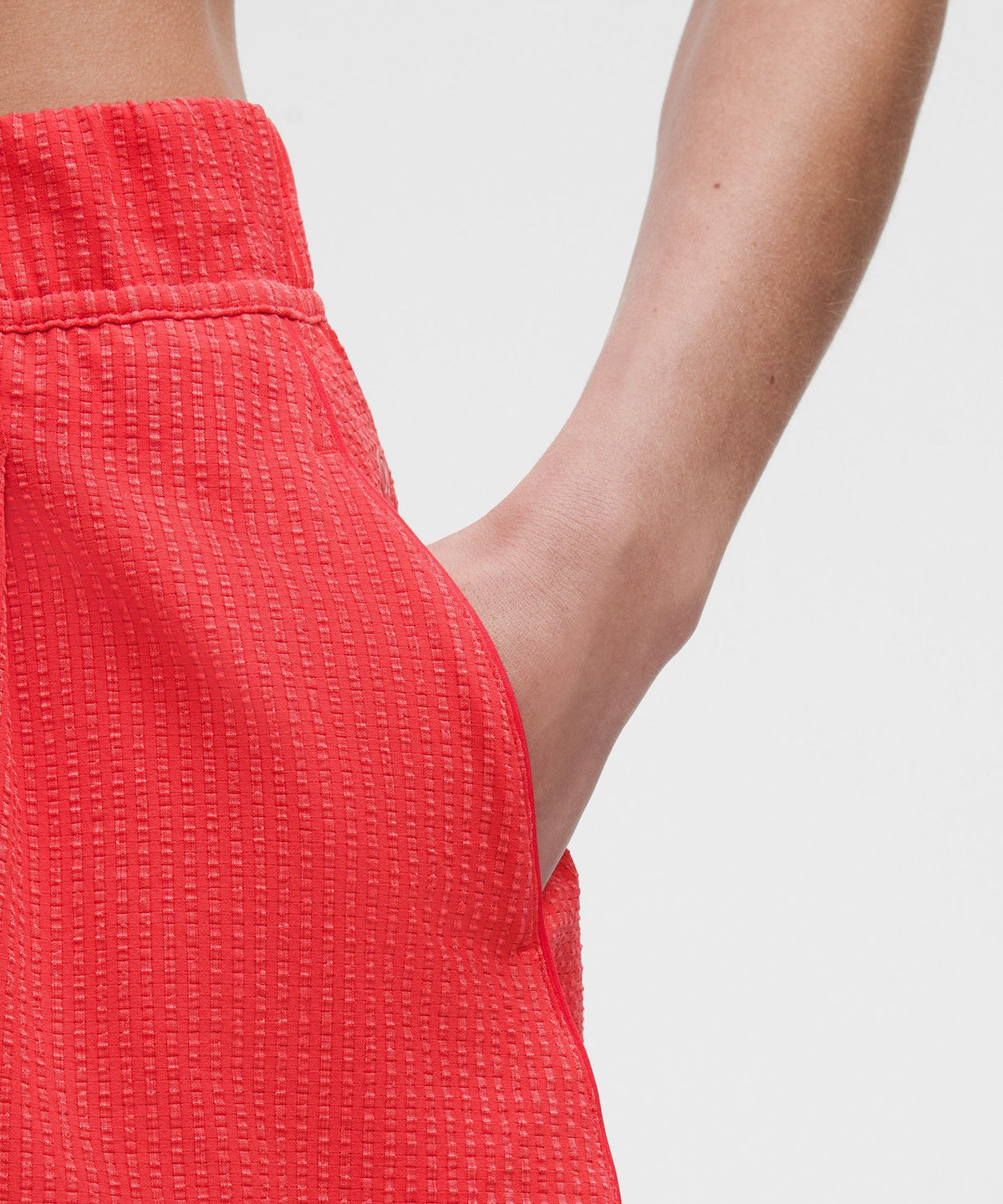Seersucker WovenAir High-Rise Pleated Short 3.5"