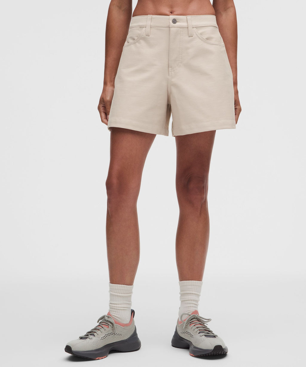 EasyFive Mid-Rise Short 4.5"